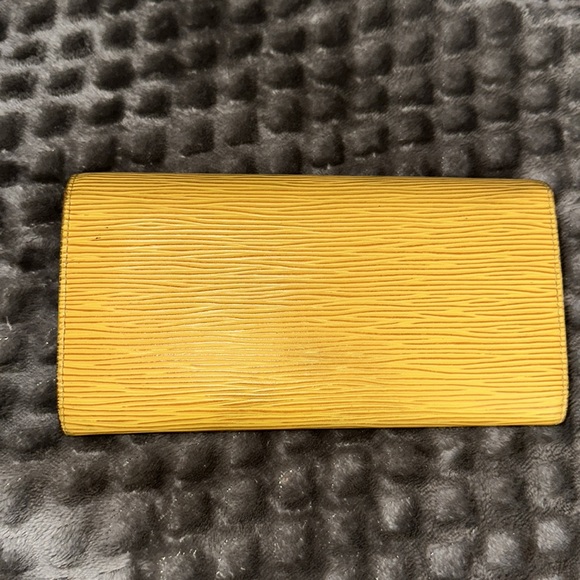 LV EPI WALLET YELLOW - Picture 5 of 8